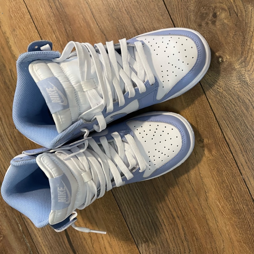 Baby blue dunk high in women’s 6 only wore once with box.
